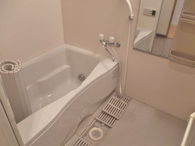 バス・シャワールーム　３階のお部屋の室内写真です。