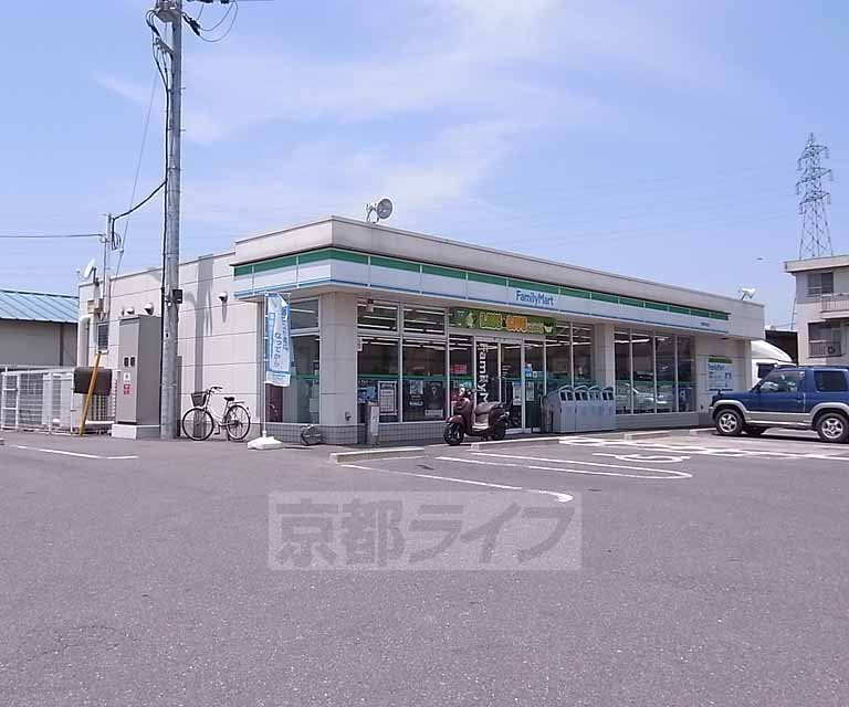 コンビニ　ファミリーマート城陽奈島店（コンビニ）まで684m