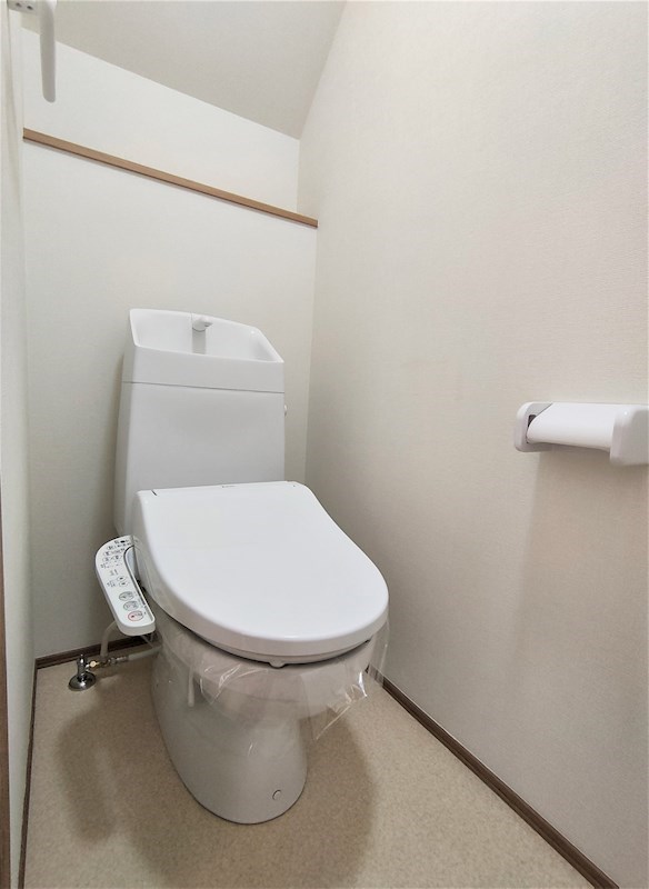 トイレ　(イメージ)トイレには温水洗浄便座を設置済み