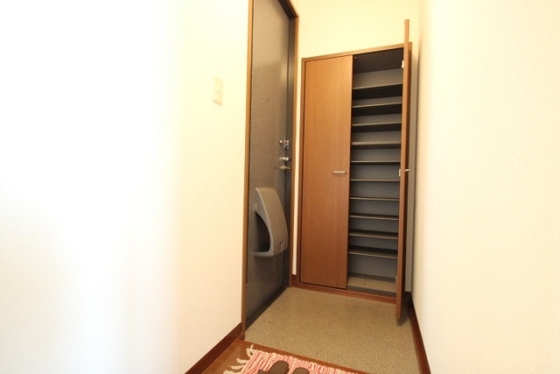 玄関　※別部屋の写真です