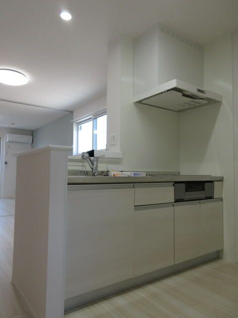 キッチン　写真は別の部屋のものです。