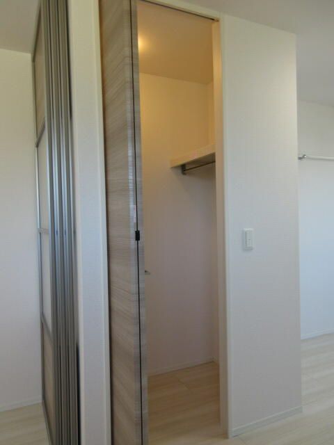 収納　写真は別の部屋のものです。