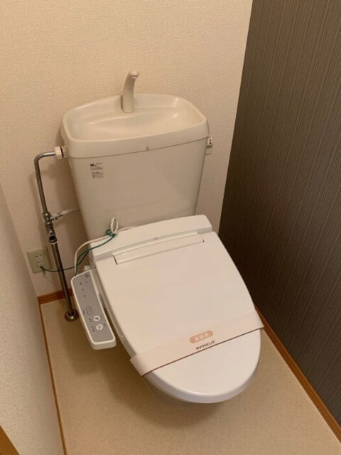 トイレ　温水洗浄暖房便座のトイレ