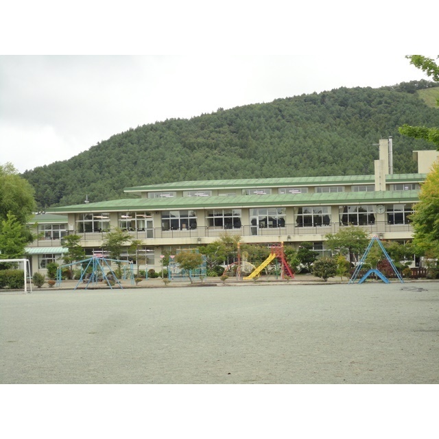 小学校　忍野村立　忍野小学校（小学校）まで2224m