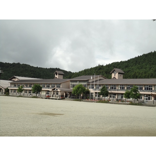 中学校　忍野村立忍野中学校（中学校）まで2416m