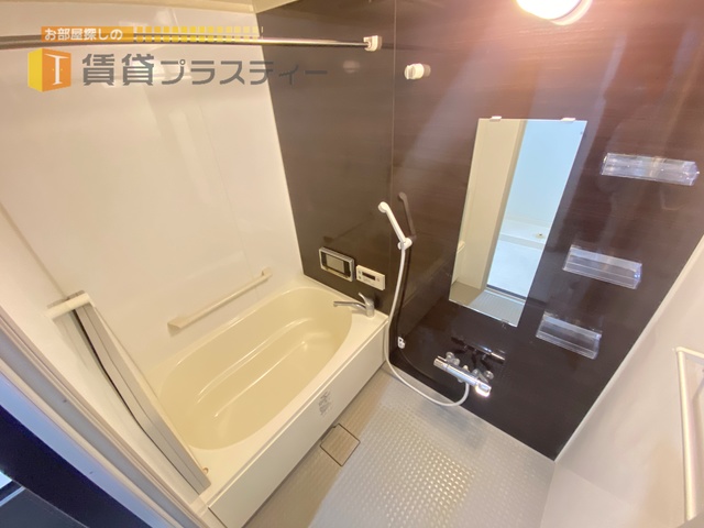 バス・シャワールーム　１日の疲れをバスルームでゆっくりと…。