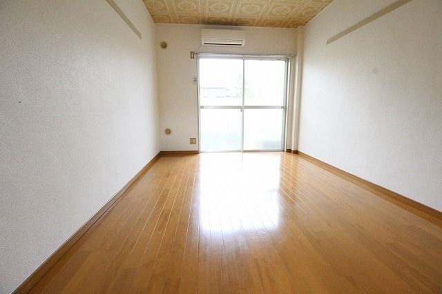 居室・リビング　☆お部屋によってフローリングとカーペットになります☆