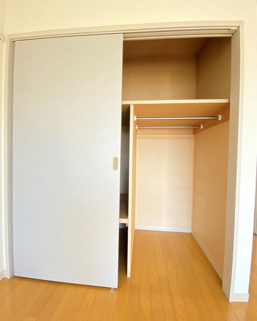収納　写真は同建物の別のお部屋です。