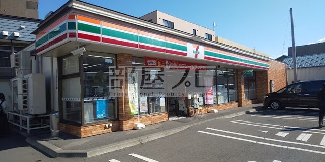 コンビニ　セブンイレブン札幌菊水3条店（コンビニ）まで498m