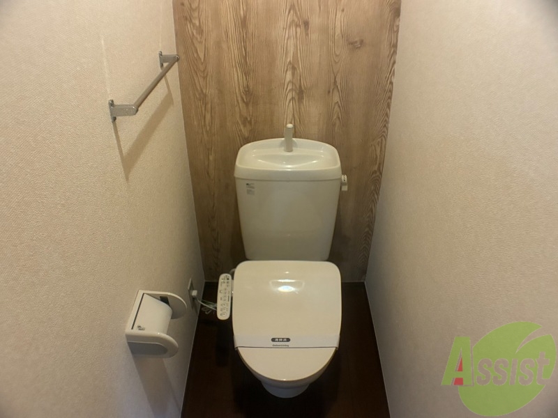 トイレ　トイレは温水洗浄付便座で、どなたも快適にご利用できます。