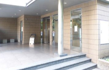 エントランス　落ち着いたエントランスです