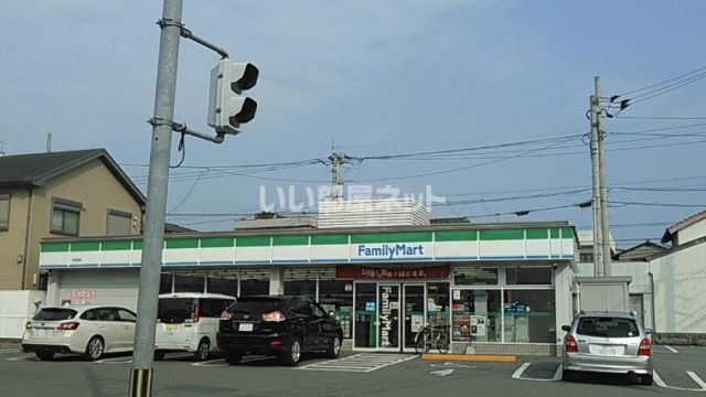 コンビニ　ファミリーマート秋田町店（コンビニ）まで857m
