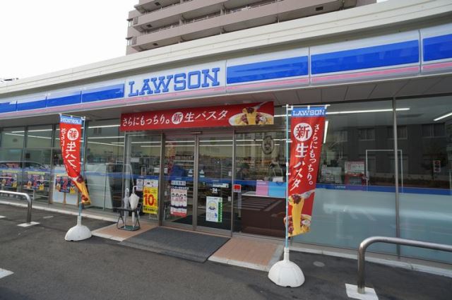 コンビニ　ローソン（コンビニ）まで720m