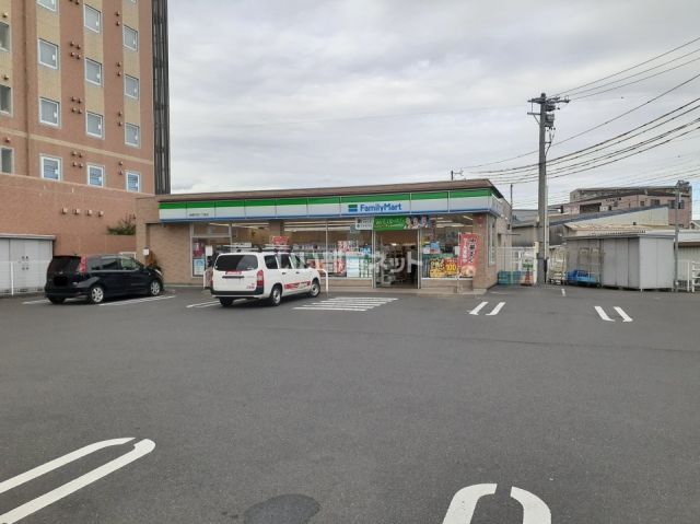 コンビニ　ファミリーマート 鈴鹿平田二丁目店（コンビニ）まで154m