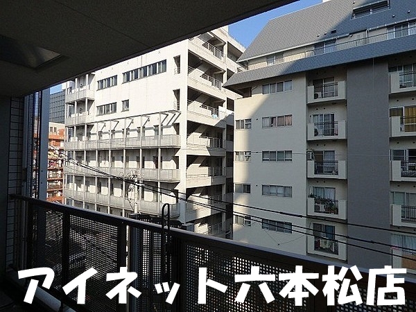 バルコニー　洗濯物はこちらへどうぞ。