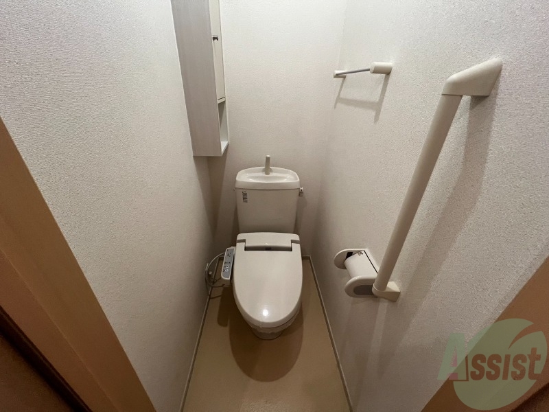 トイレ　ウォシュレット機能がついたトイレです。安心して使用できますね