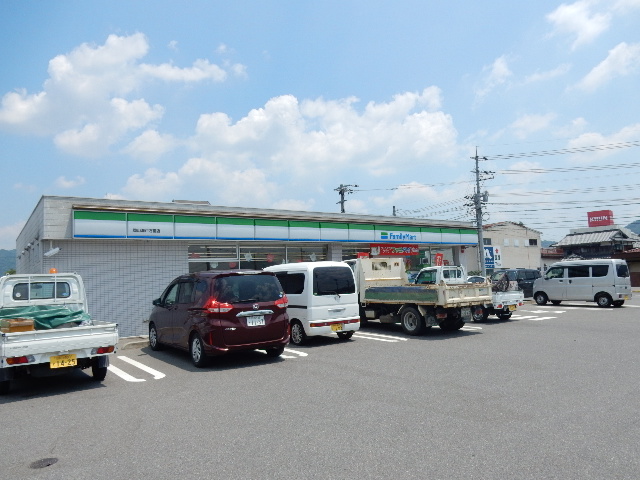 コンビニ　ファミリーマート　瀬戸万富店（コンビニ）まで841m