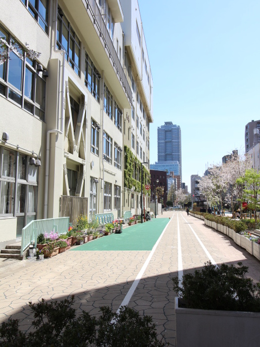 小学校　久松小学校（小学校）まで987m