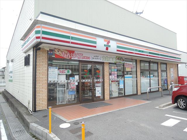 コンビニ　セブンイレブン（コンビニ）まで669m