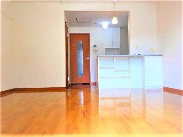 居室・リビング　こちらの居間で趣味の時間をお楽しみください