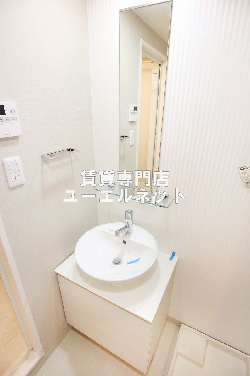 洗面設備　清潔感ある独立洗面台で毎日気持ちよく♪