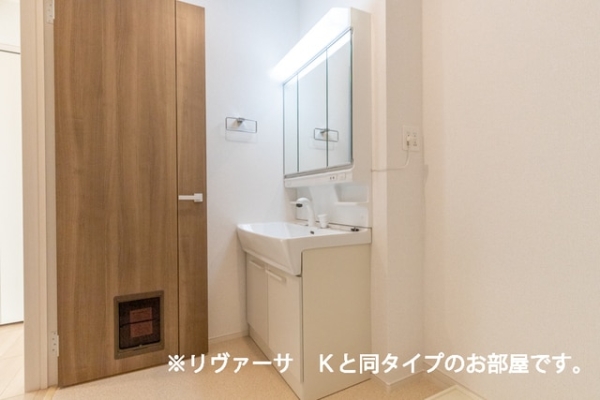 洗面設備　※参考写真　同建築メーカー施工の同間取完成他物件のものです。