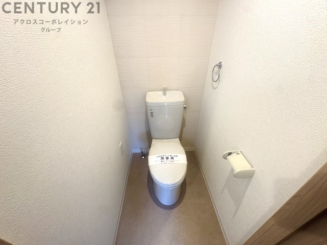 トイレ　温水洗浄便座も設置可能です