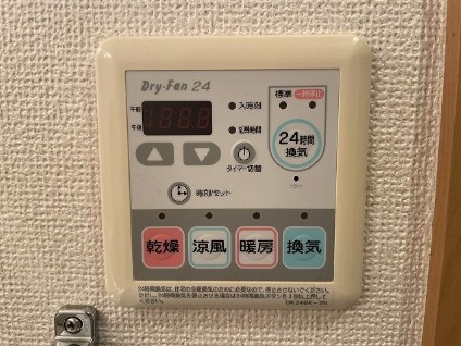 その他　浴室乾燥付きで雨の日のお洗濯も安心です
