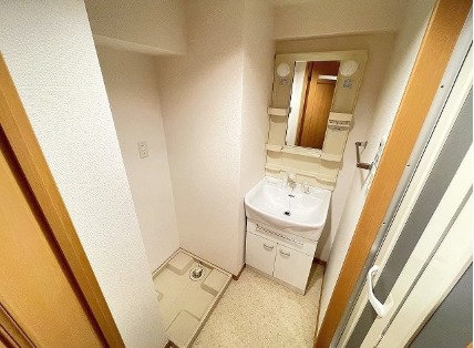 洗面設備　お出かけ前の身支度はこちらでばっちりです
