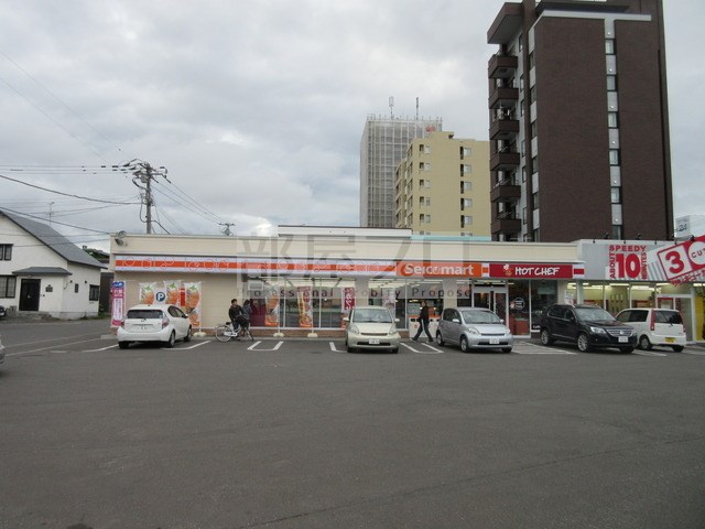 コンビニ　セイコーマート二十四軒3条店（コンビニ）まで348m
