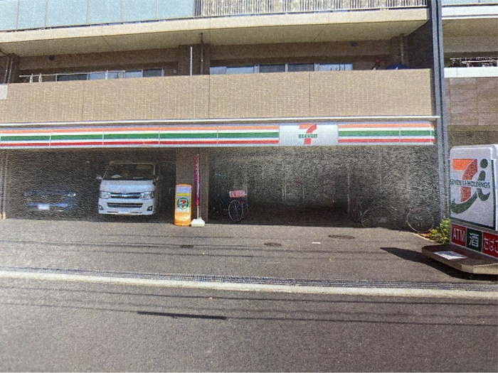 コンビニ　セブンイレブン（コンビニ）まで184m