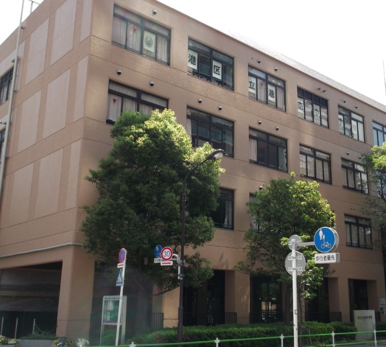 中学校　港区立港南中学校（中学校）まで240m