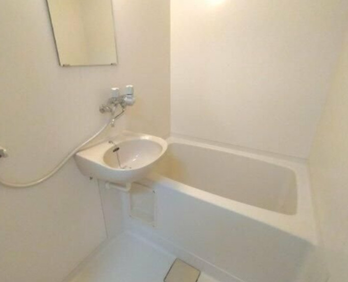 バス・シャワールーム　別部屋の画像を使用しております。