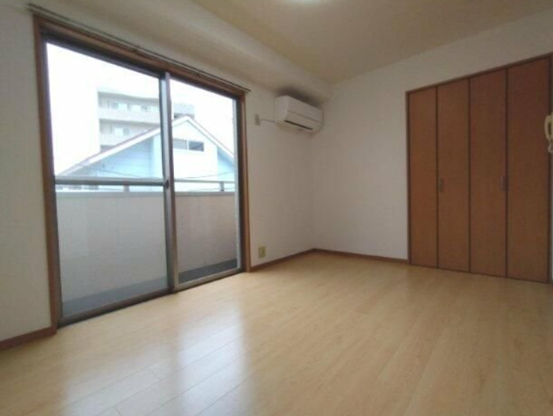 居室・リビング　別部屋の画像を使用しております。