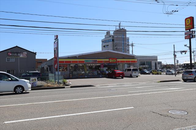 コンビニ　デイリーヤマザキ金沢大徳店（コンビニ）まで956m