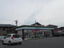 コンビニ　ファミリーマート伊勢小俣西店（コンビニ）まで445m