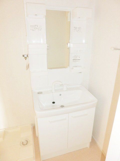 洗面設備　忙しい朝に便利な洗髪洗面化粧台