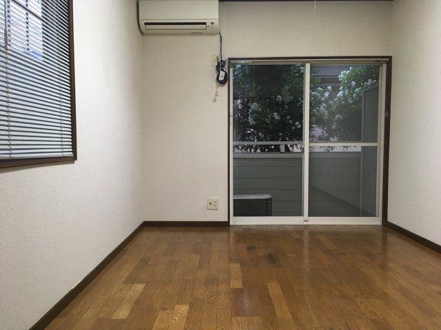 居室・リビング　※写真は別部屋です