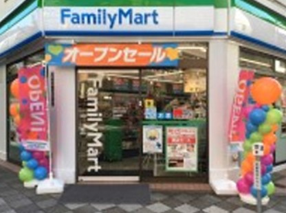 コンビニ　ファミリーマート 蒲田四丁目店（コンビニ）まで102m