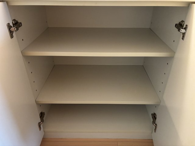 その他部屋・スペース　トイレの向かいに収納棚がございます♪