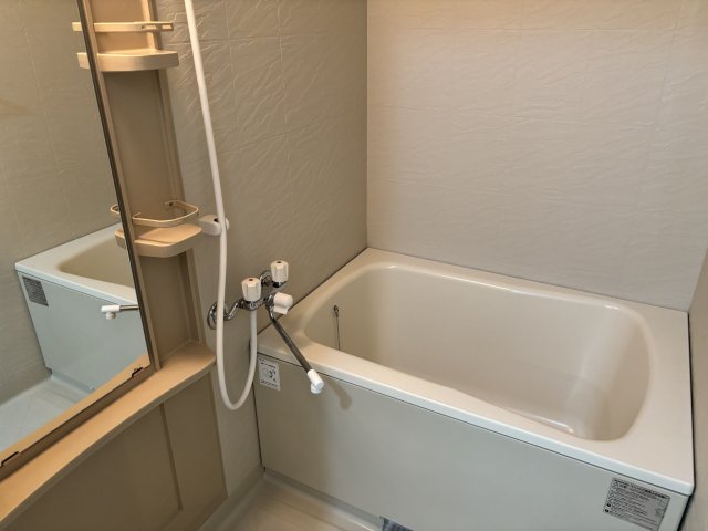 バス・シャワールーム　お風呂は便利な浴室乾燥機付きです♪