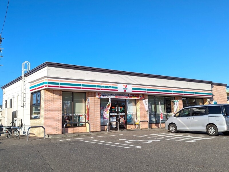 コンビニ　セブンイレブン幕別札内北町店（コンビニ）まで201m