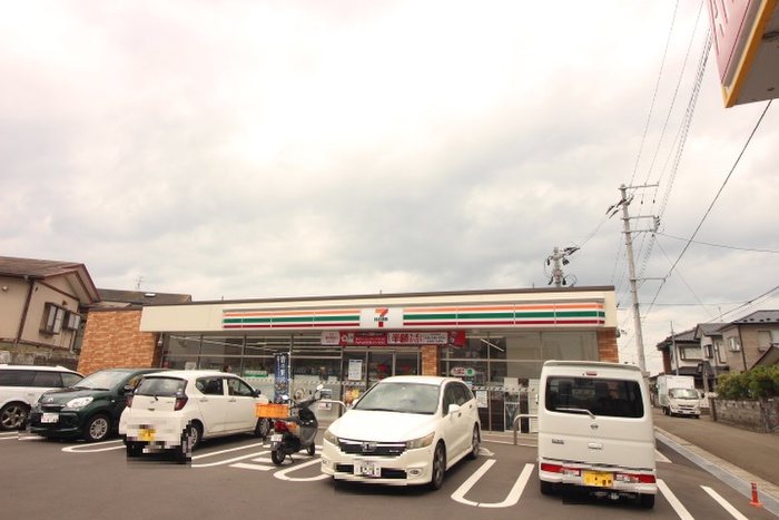 コンビニ　セブンイレブン（コンビニ）まで400m