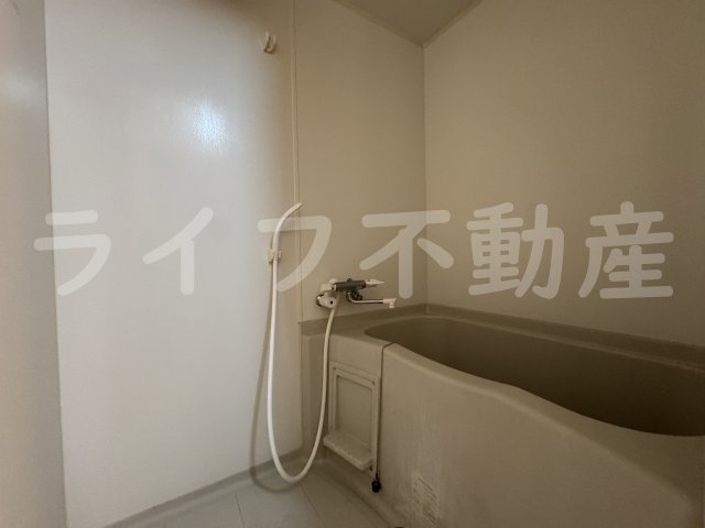 バス・シャワールーム　コンパクトで使いやすいお風呂です