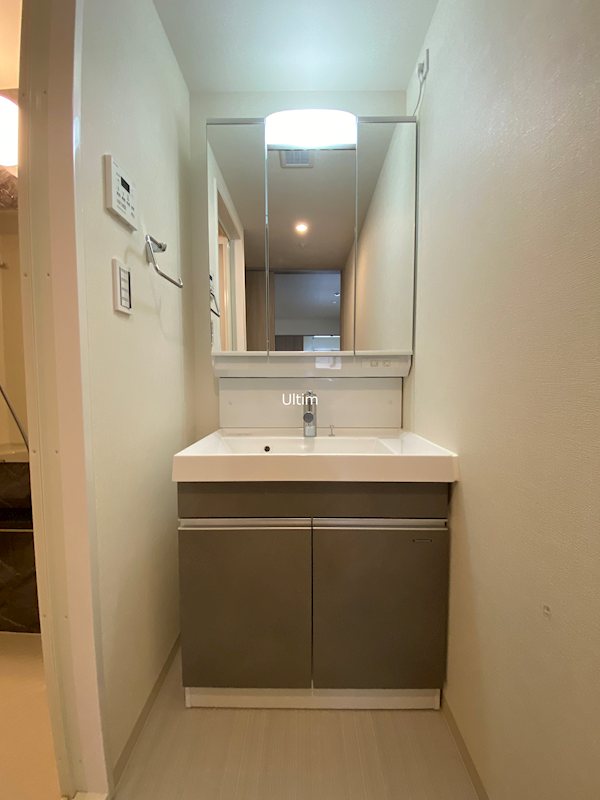 洗面設備　別のお部屋の写真ですが参考までに
