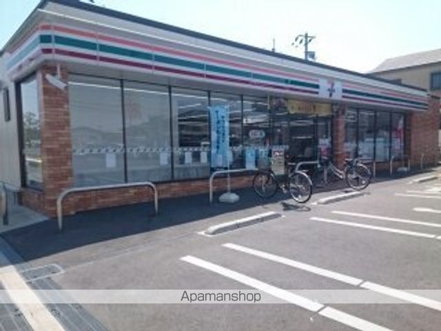 コンビニ　セブンイレブン様（コンビニ）まで300m