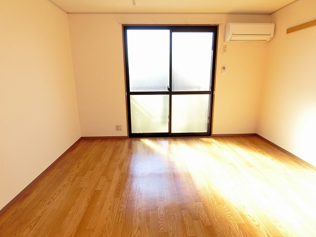 居室・リビング　明るいお部屋です