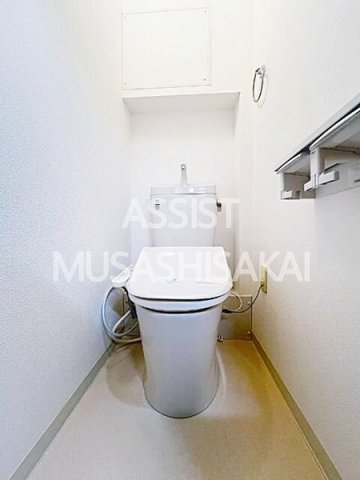トイレ　写真：設備同仕様の別物件です