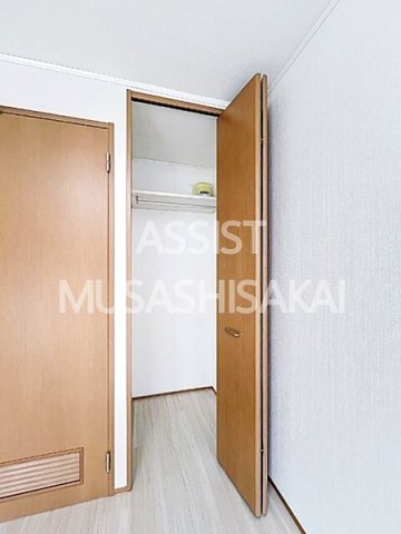 収納　写真：設備同仕様の別物件です