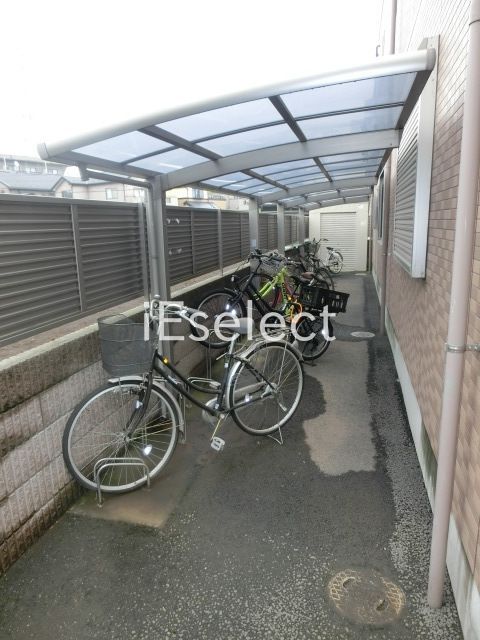 駐車場　自転車はこちらへ。